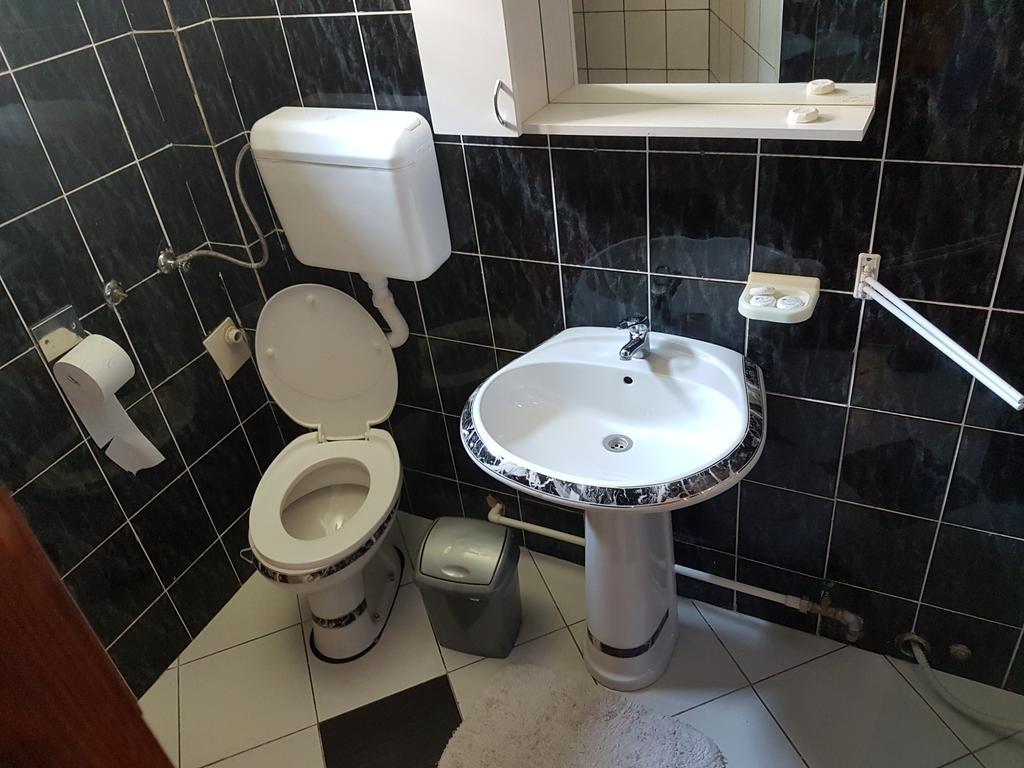 Lira Inn Ni Exterior foto
