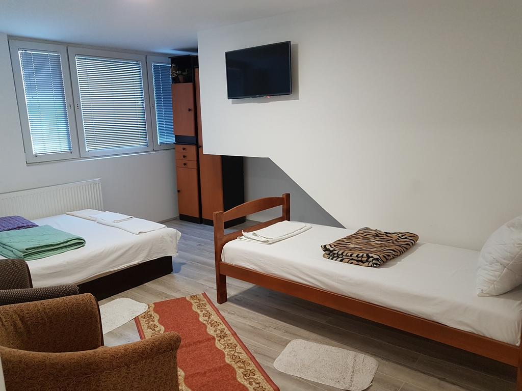 Lira Inn Ni Exterior foto