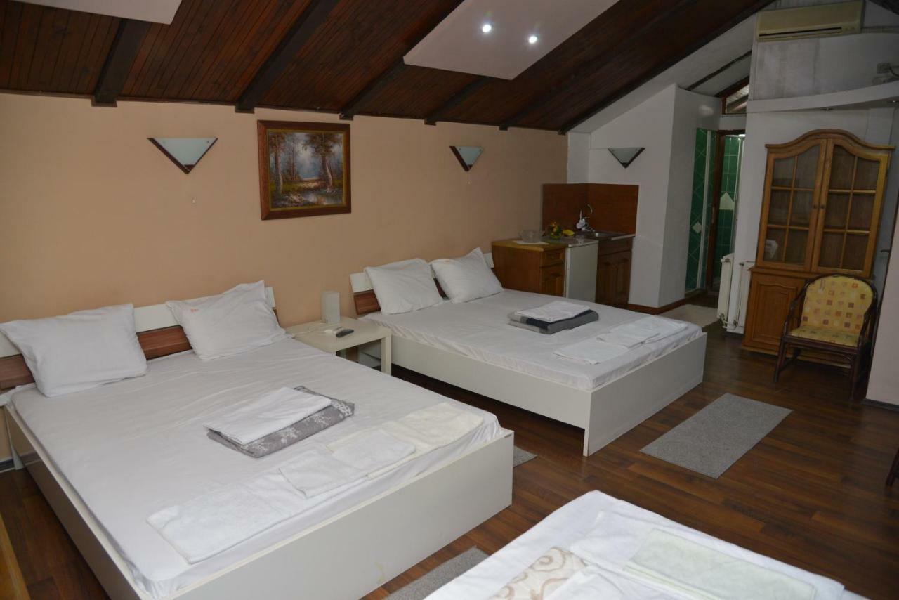 Lira Inn Ni Exterior foto